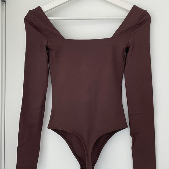 Contour Longsleeve Bodysuit - Picture 2 of 11